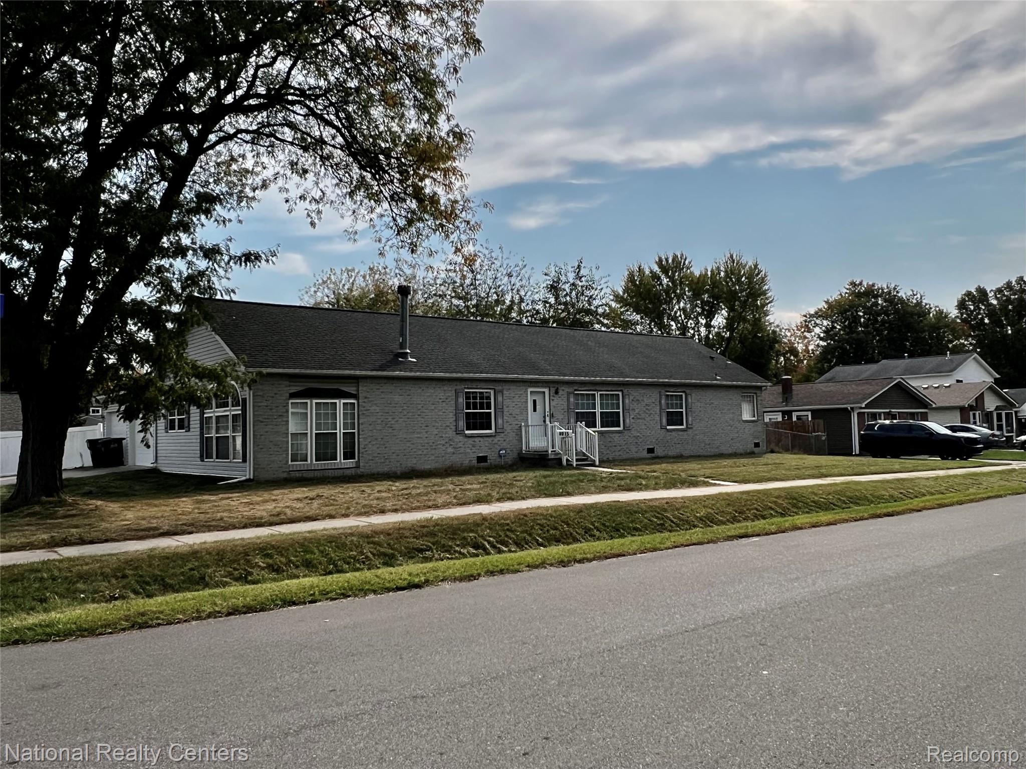 8015 Syracuse Street