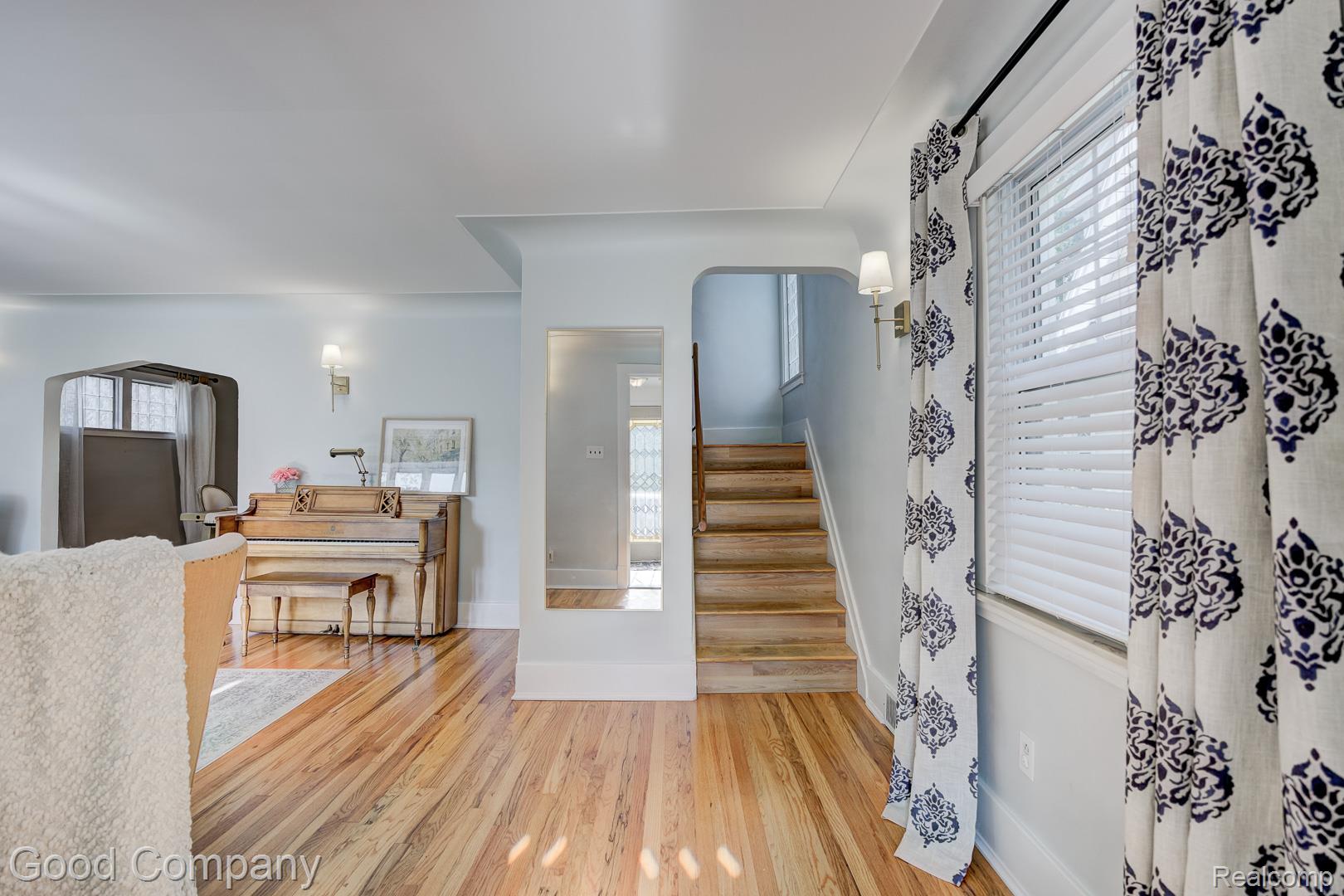 1021 N Altadena Avenue