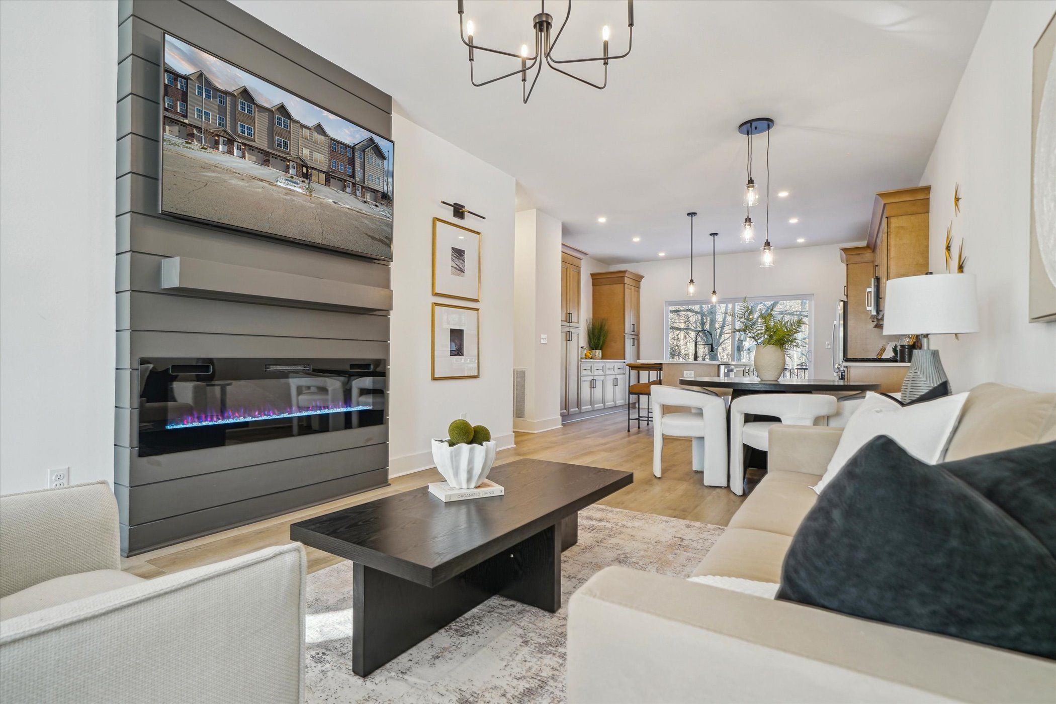 1695 PINECROFT Lane
