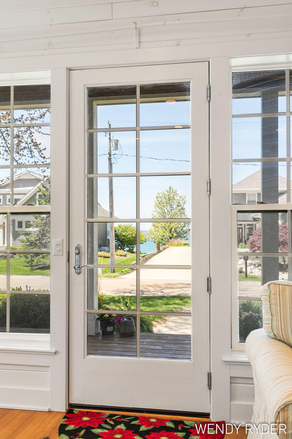 475 Lakeshore Drive
