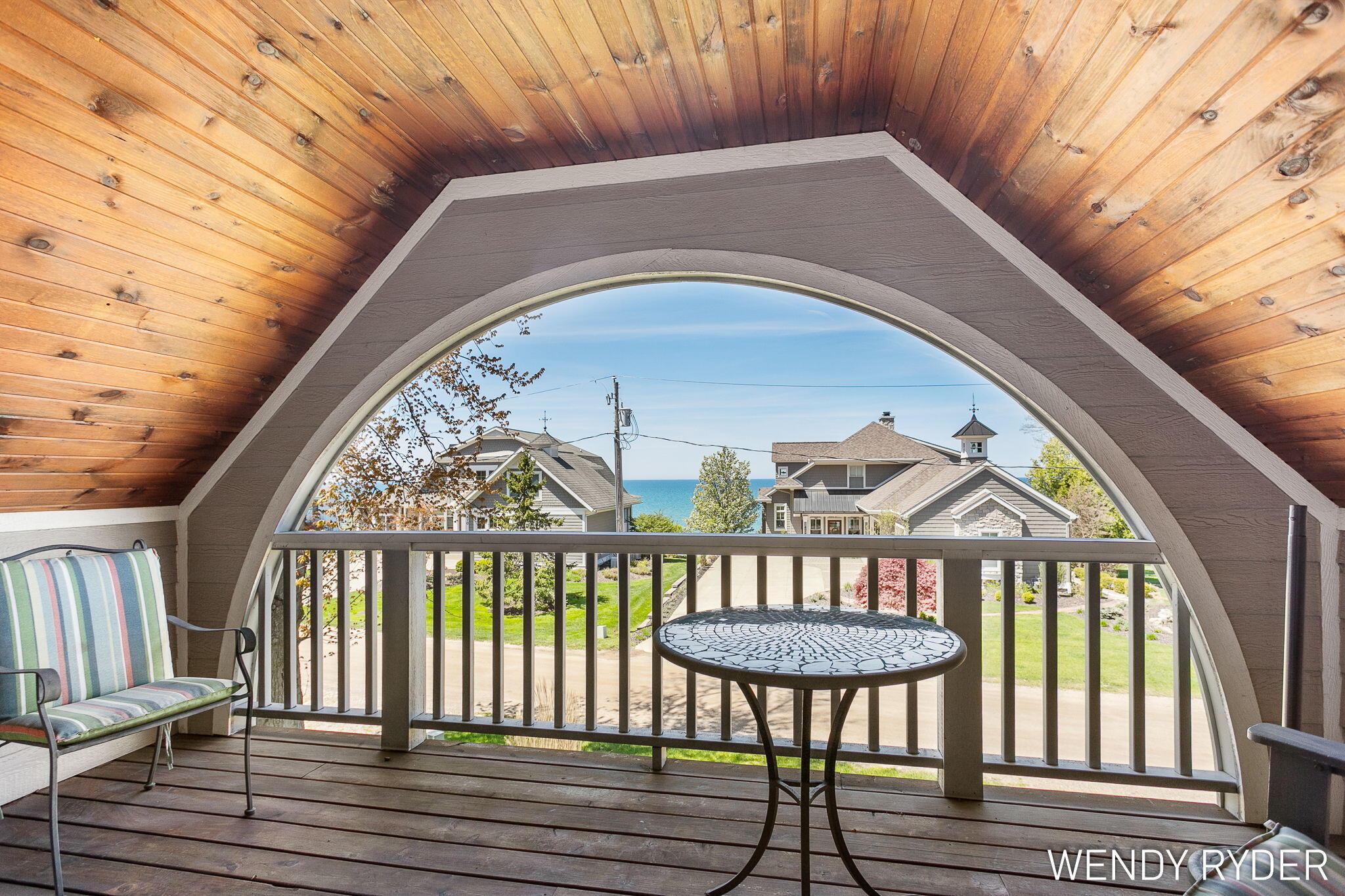 475 Lakeshore Drive