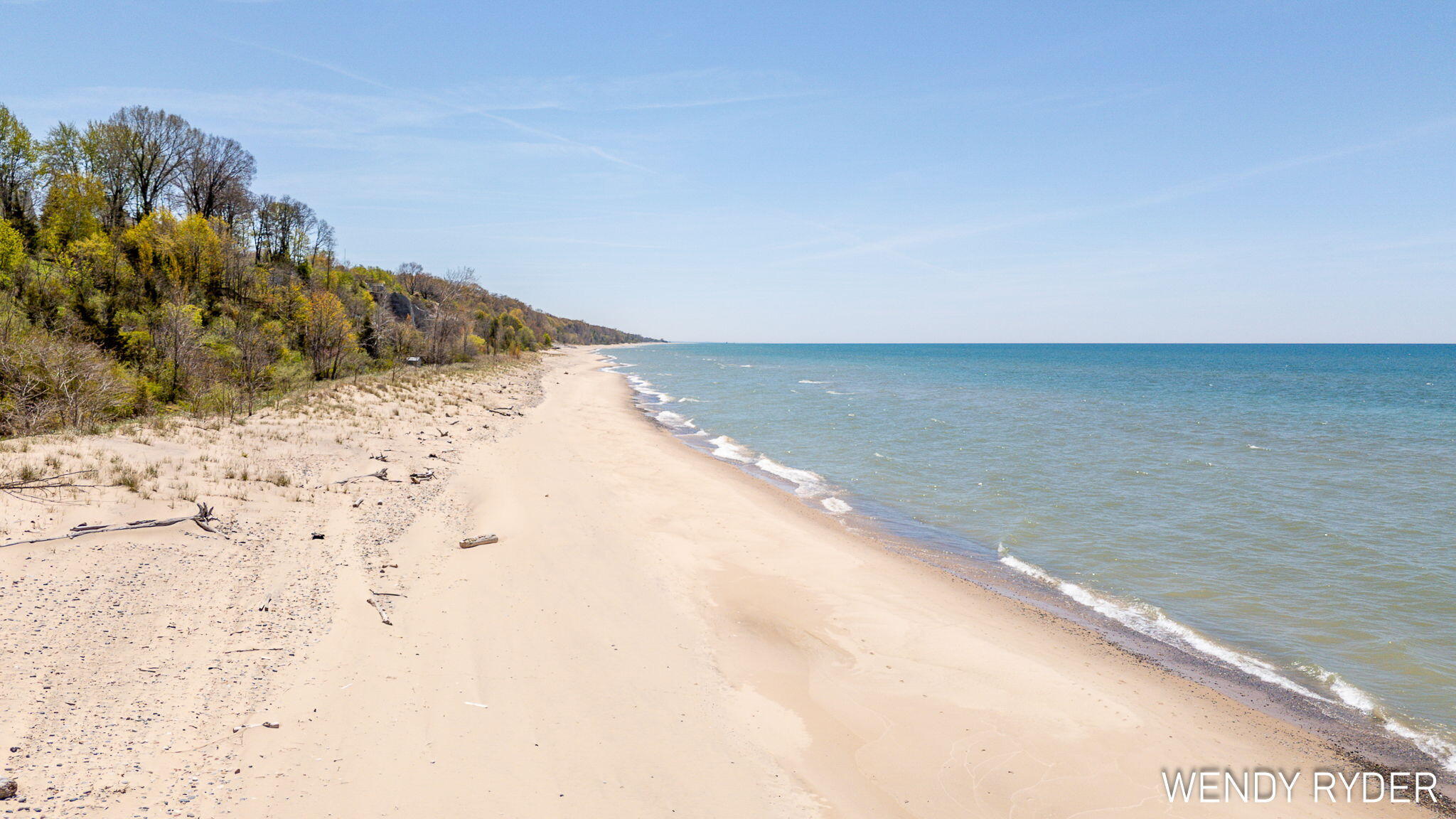 475 Lakeshore Drive
