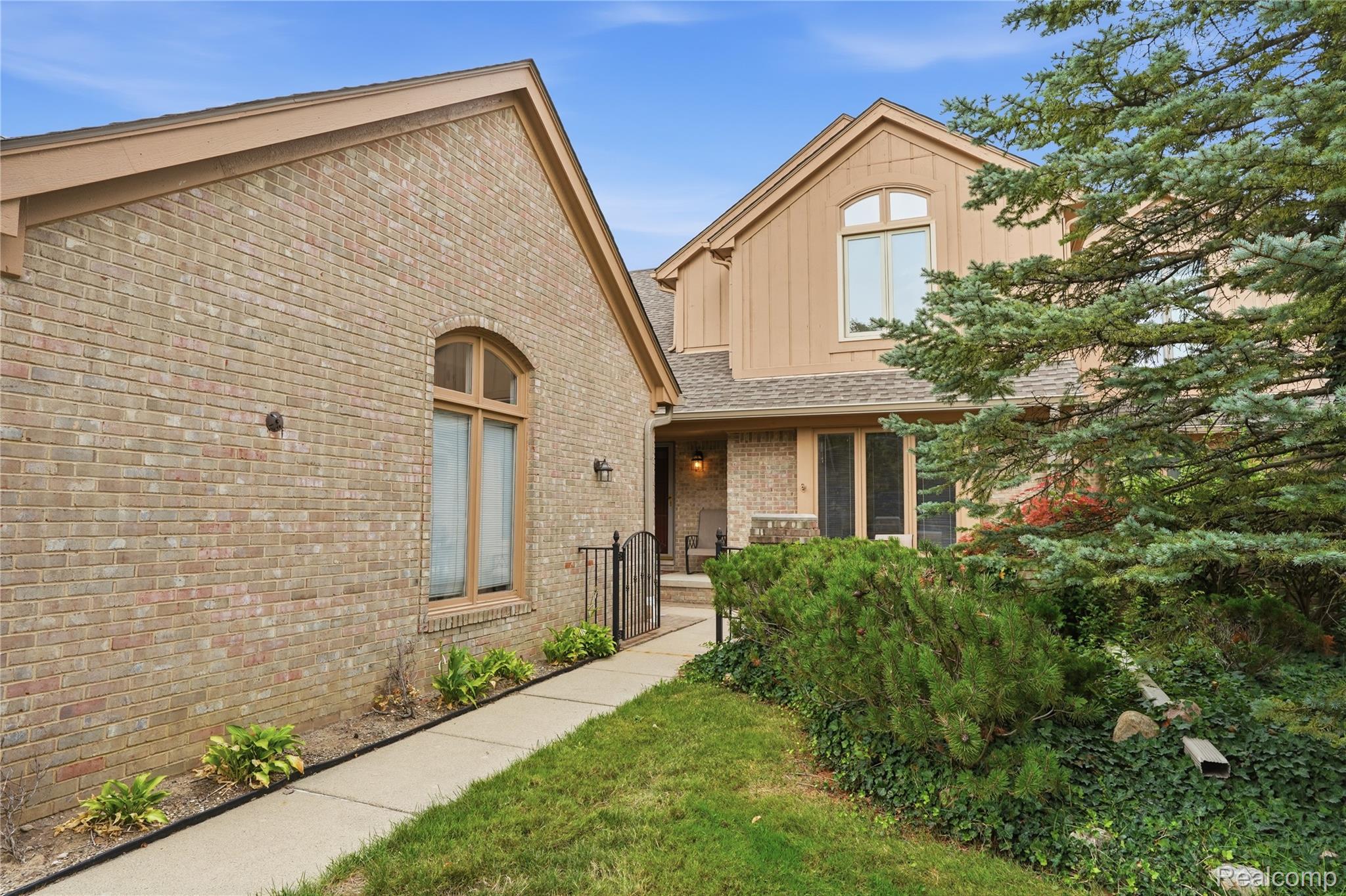 5828 Dawn Ridge Drive