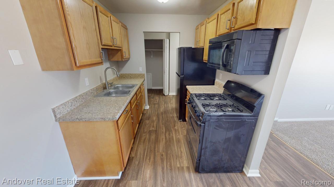 500 E MONROE Street 304