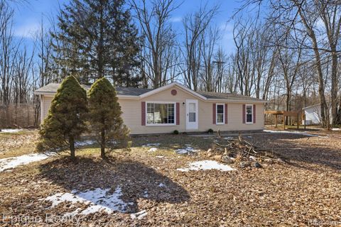 3831 Beech Street Fort Gratiot Charter Township MI 48059