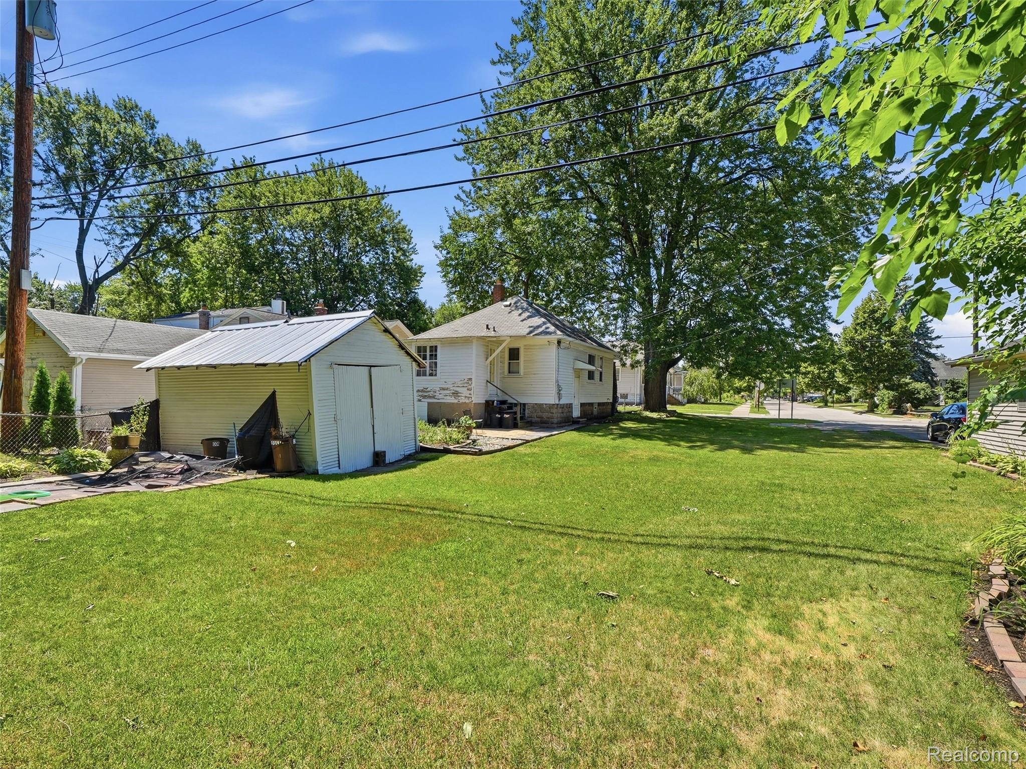 305 Renshaw Avenue