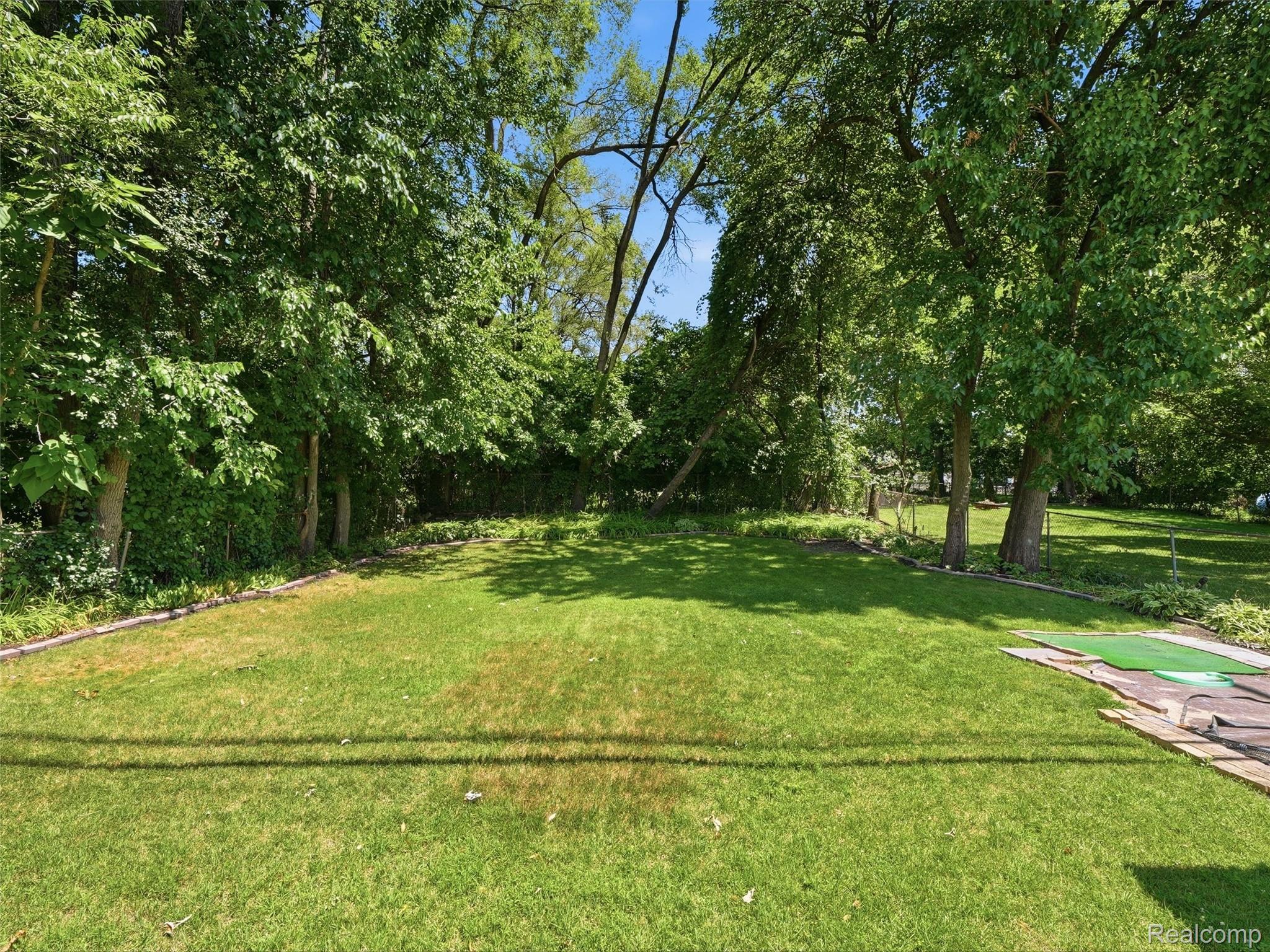 305 Renshaw Avenue