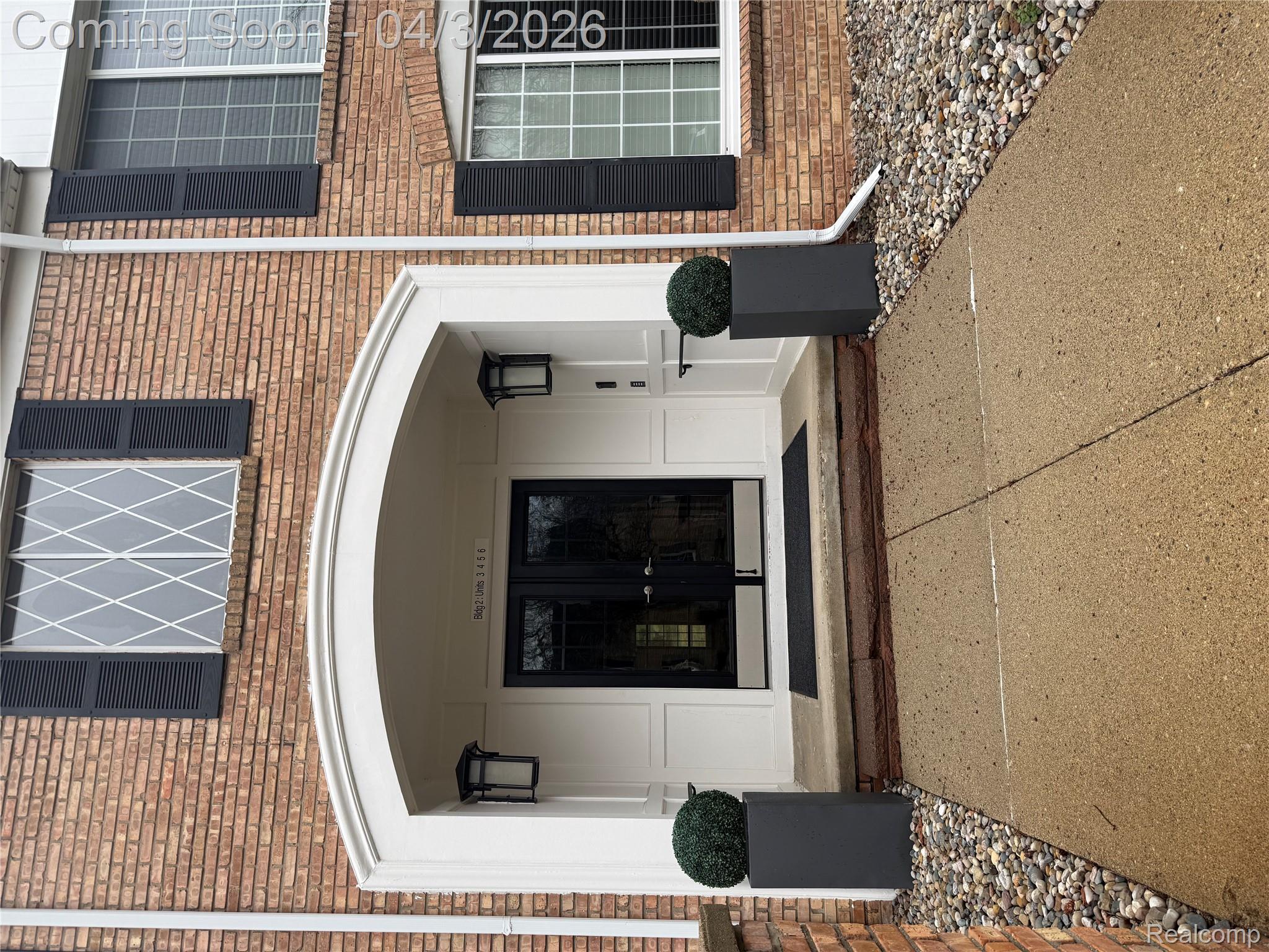 150 E Long Lake Road