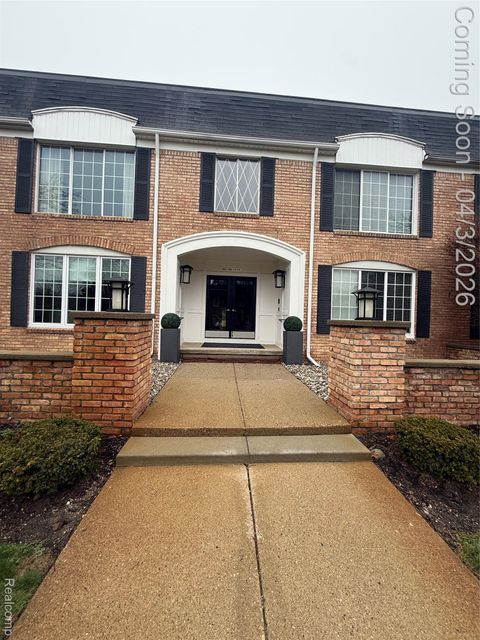 150 E Long Lake Road Bloomfield Charter Township MI 48304