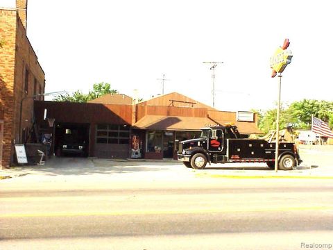 303 E GRAND RIVER Avenue Howell City MI 48843