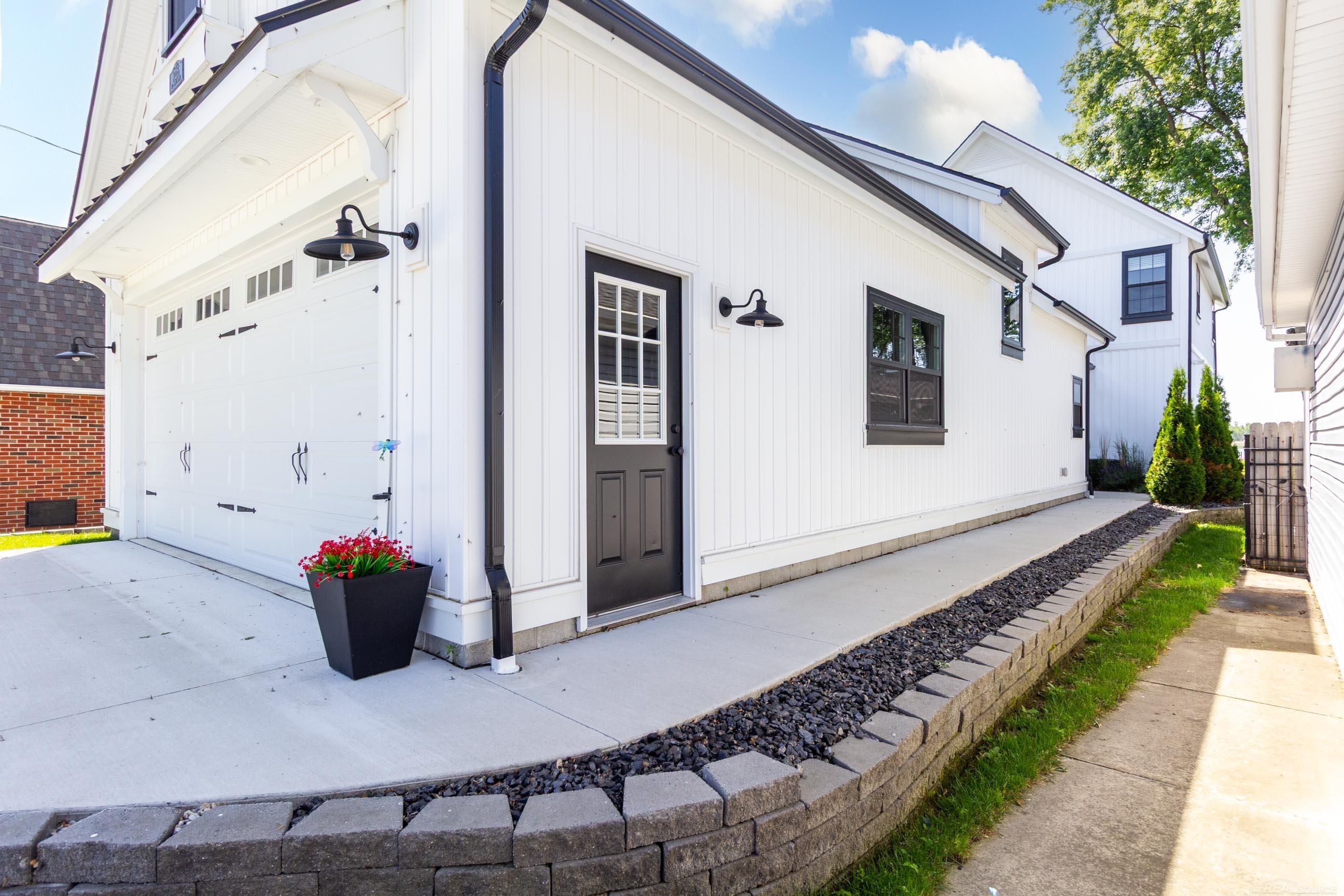 10215 St. John Drive