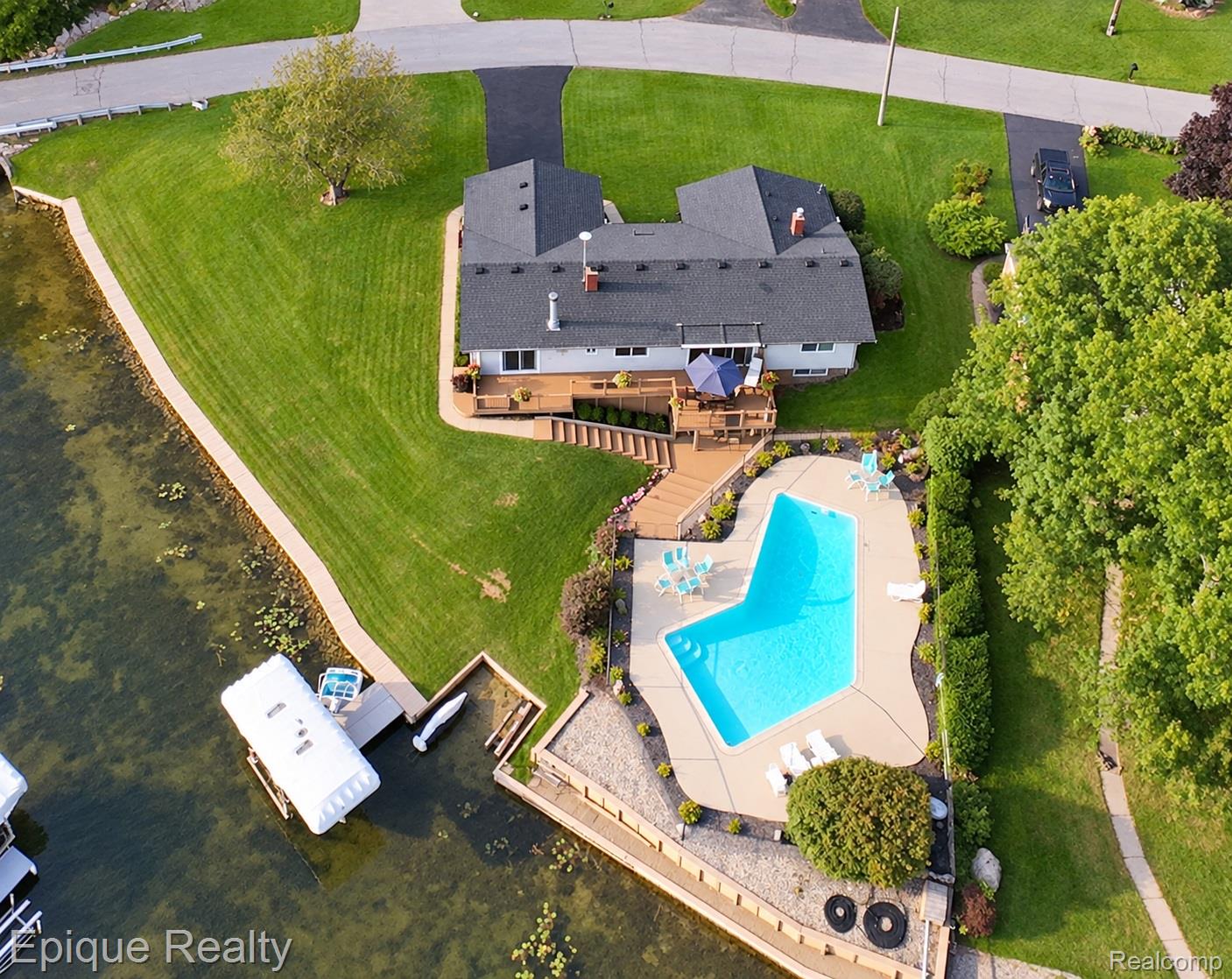 3278 Schoolhouse Drive