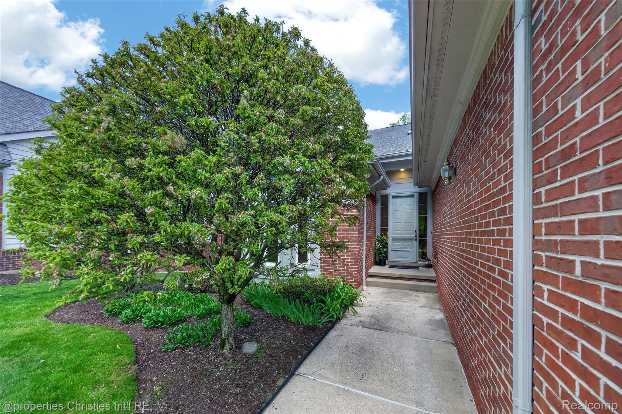 6390 Country Shire Lane