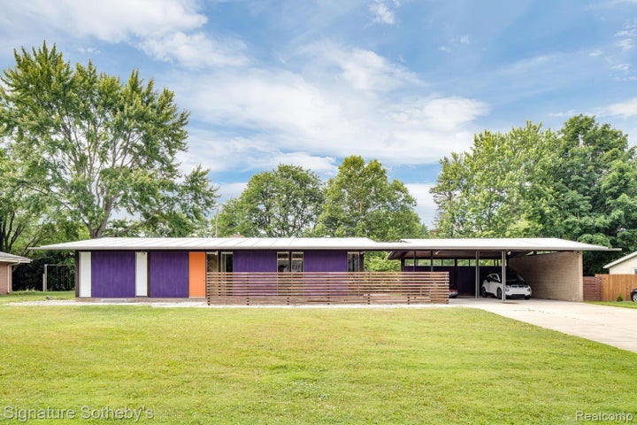 Photo 1 of 27 — 30761 NORTHGATE Drive, Southfield City, MI 48076