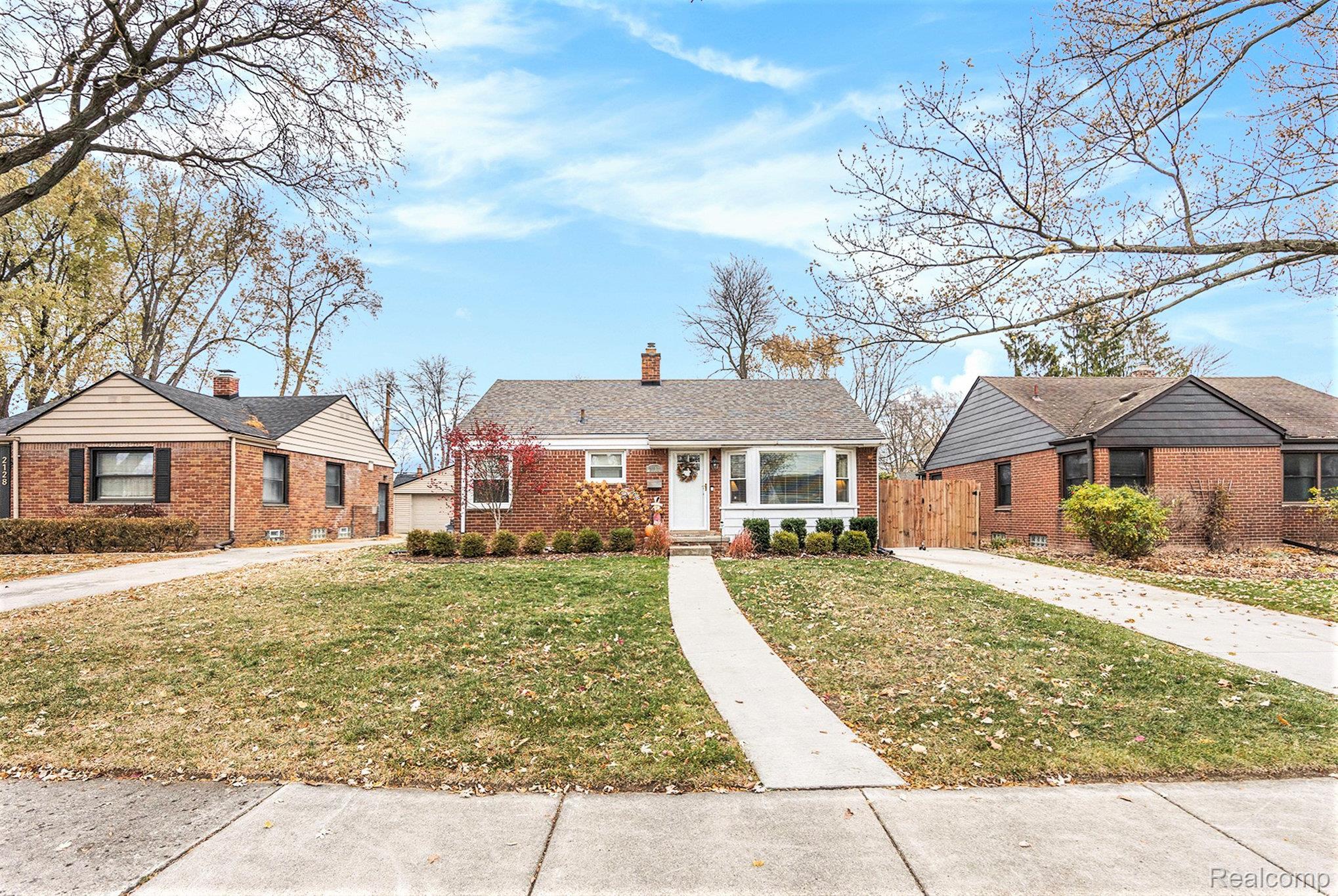 2112 Ellwood Avenue E