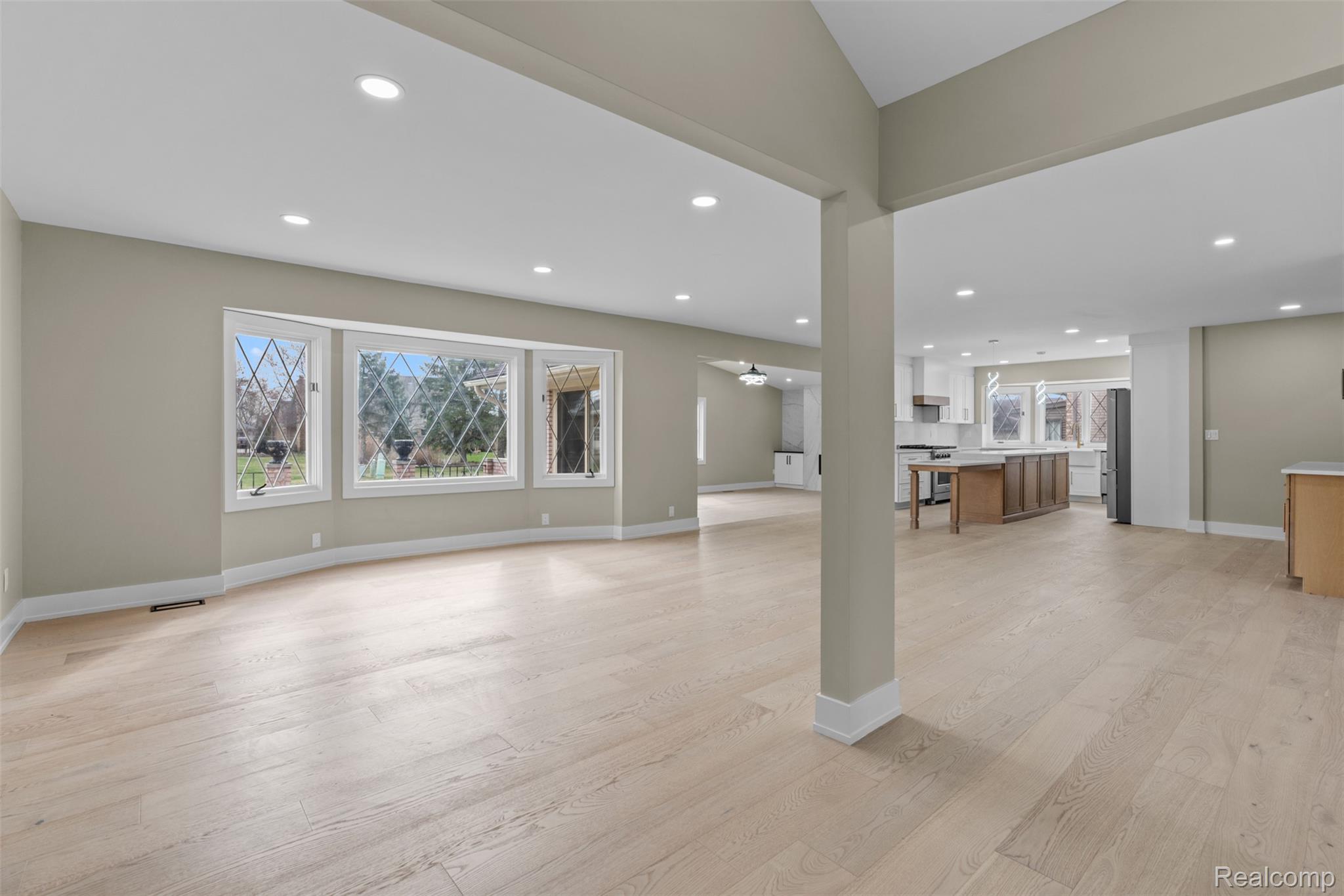 20154 Riverside Drive