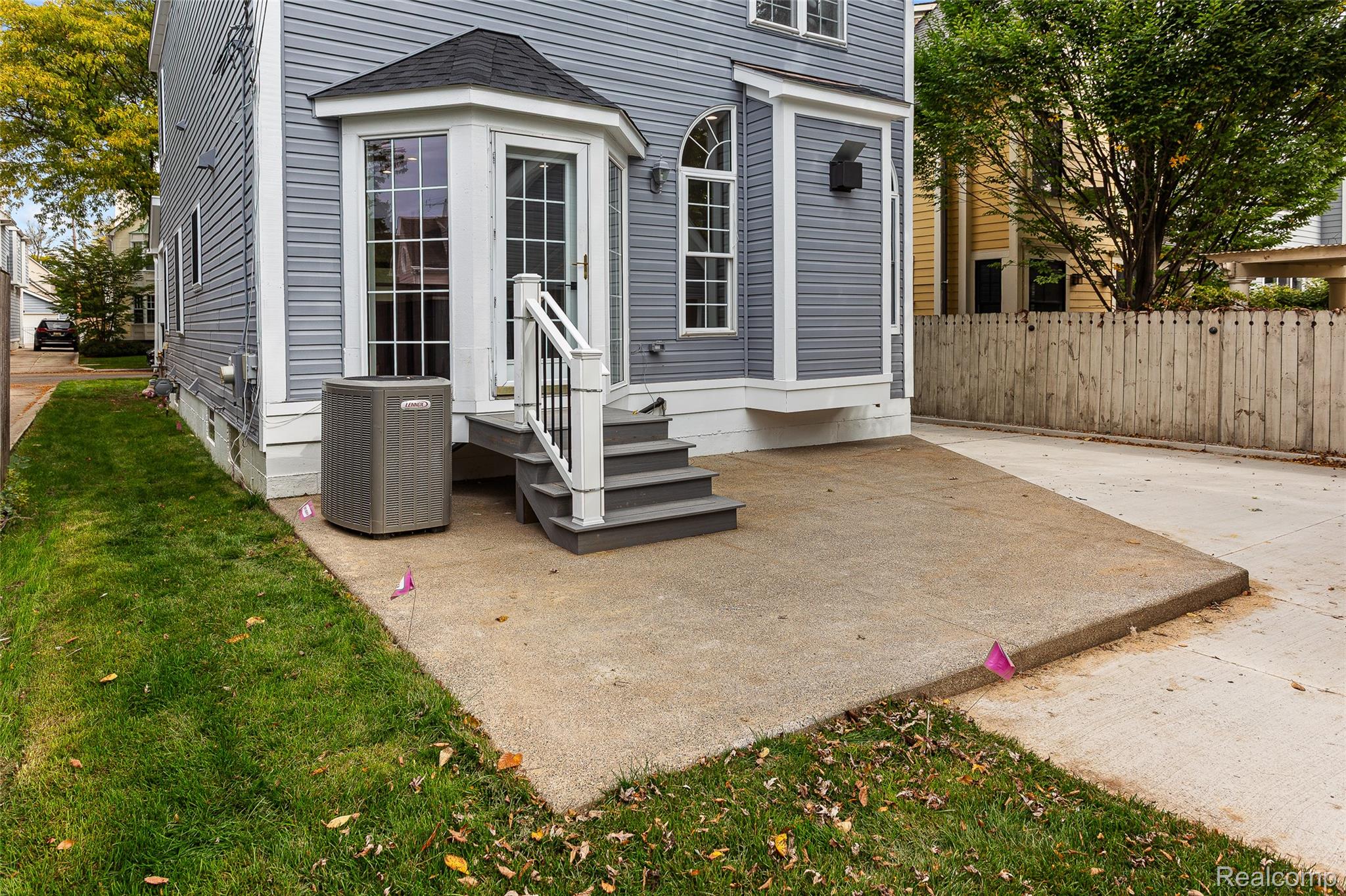 870 Davis Avenue