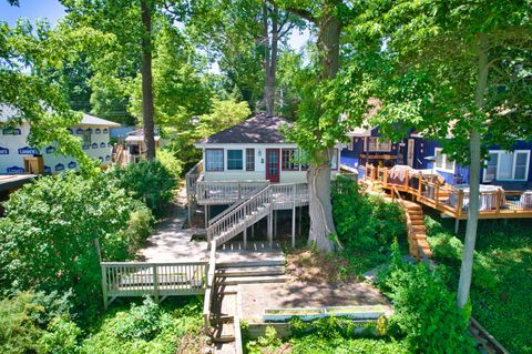 Photo of 5511 Lakewood Street, Coloma Charter Township, MI 49038 (MLS # 69026032440)