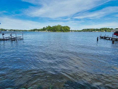 Tiny photo for 5511 Lakewood Street, Coloma Charter Township, MI 49038 (MLS # 69026032440)