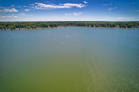 Tiny photo for 5511 Lakewood Street, Coloma Charter Township, MI 49038 (MLS # 69026032440)