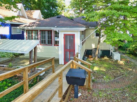 Tiny photo for 5511 Lakewood Street, Coloma Charter Township, MI 49038 (MLS # 69026032440)