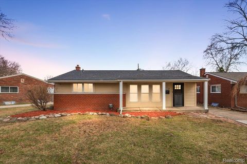 32076 Saint Annes Drive Warren City MI 48092