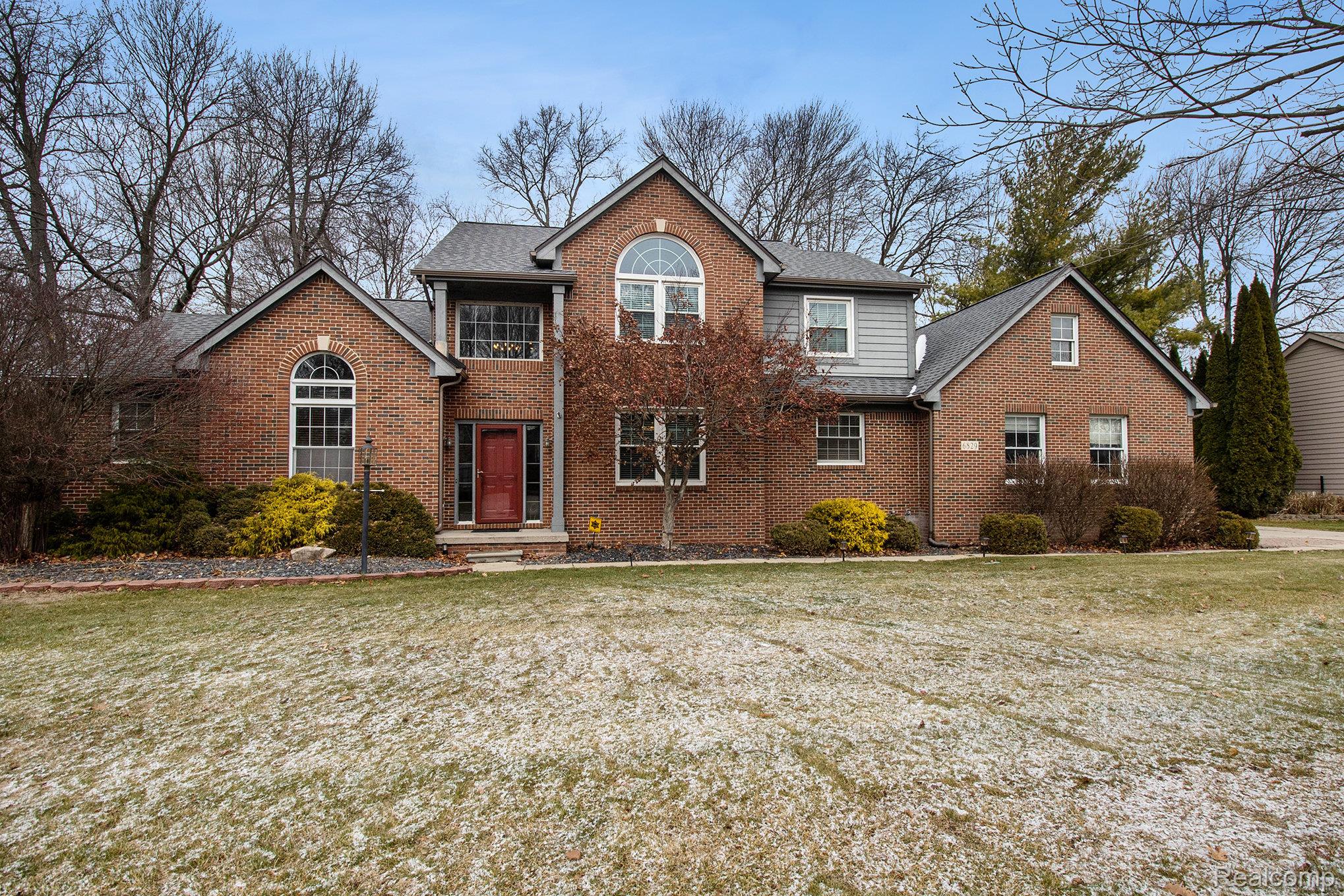 6829 Woodcrest Ridge