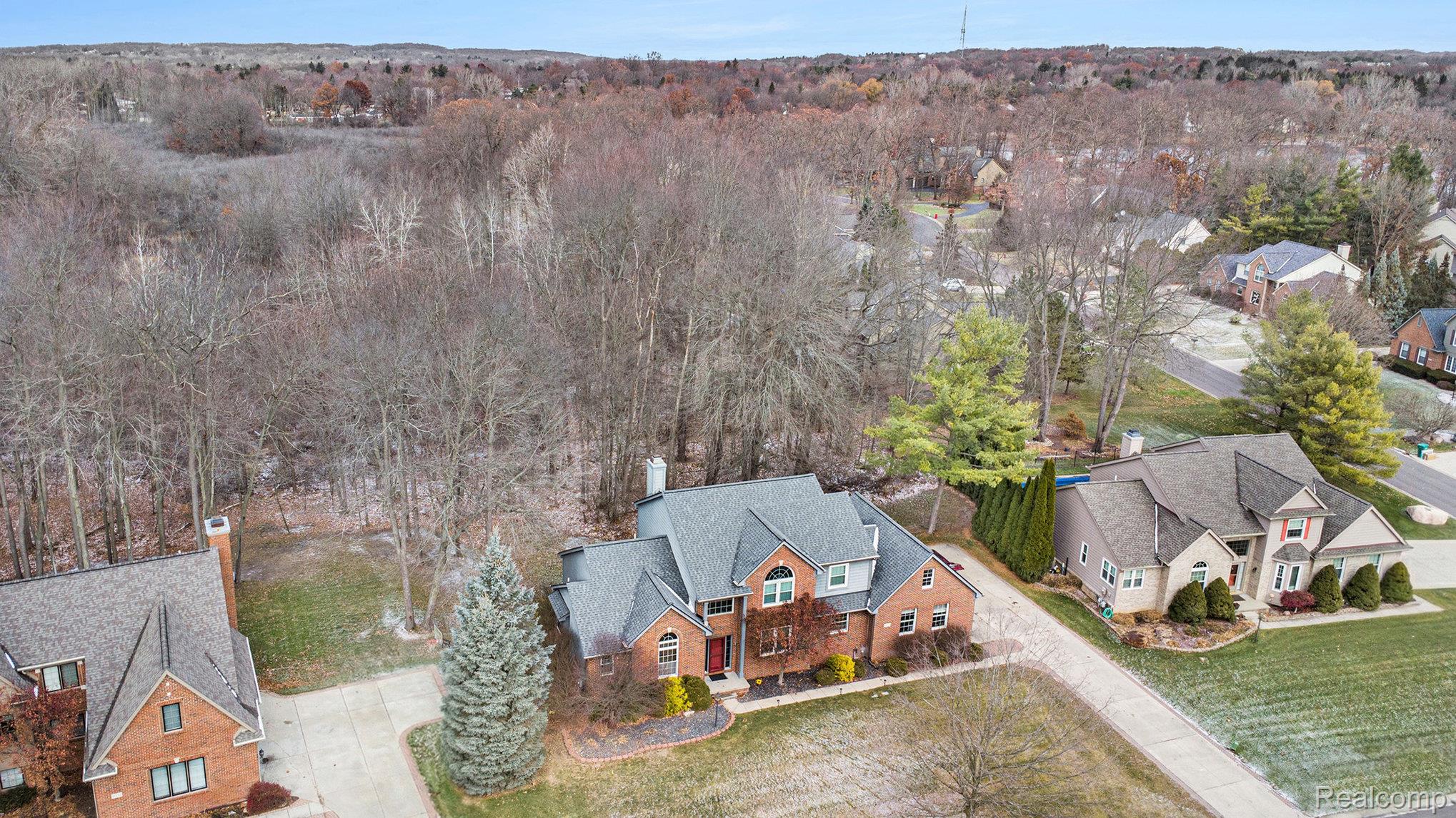 6829 Woodcrest Ridge