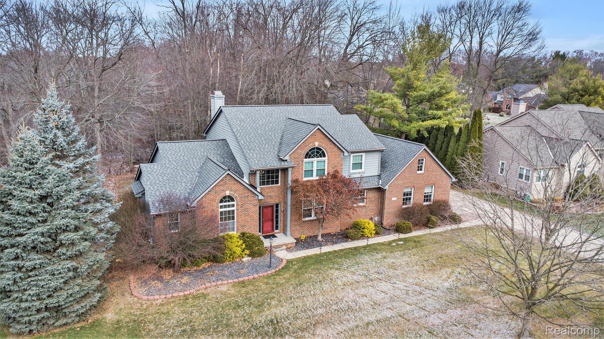 6829 Woodcrest Ridge