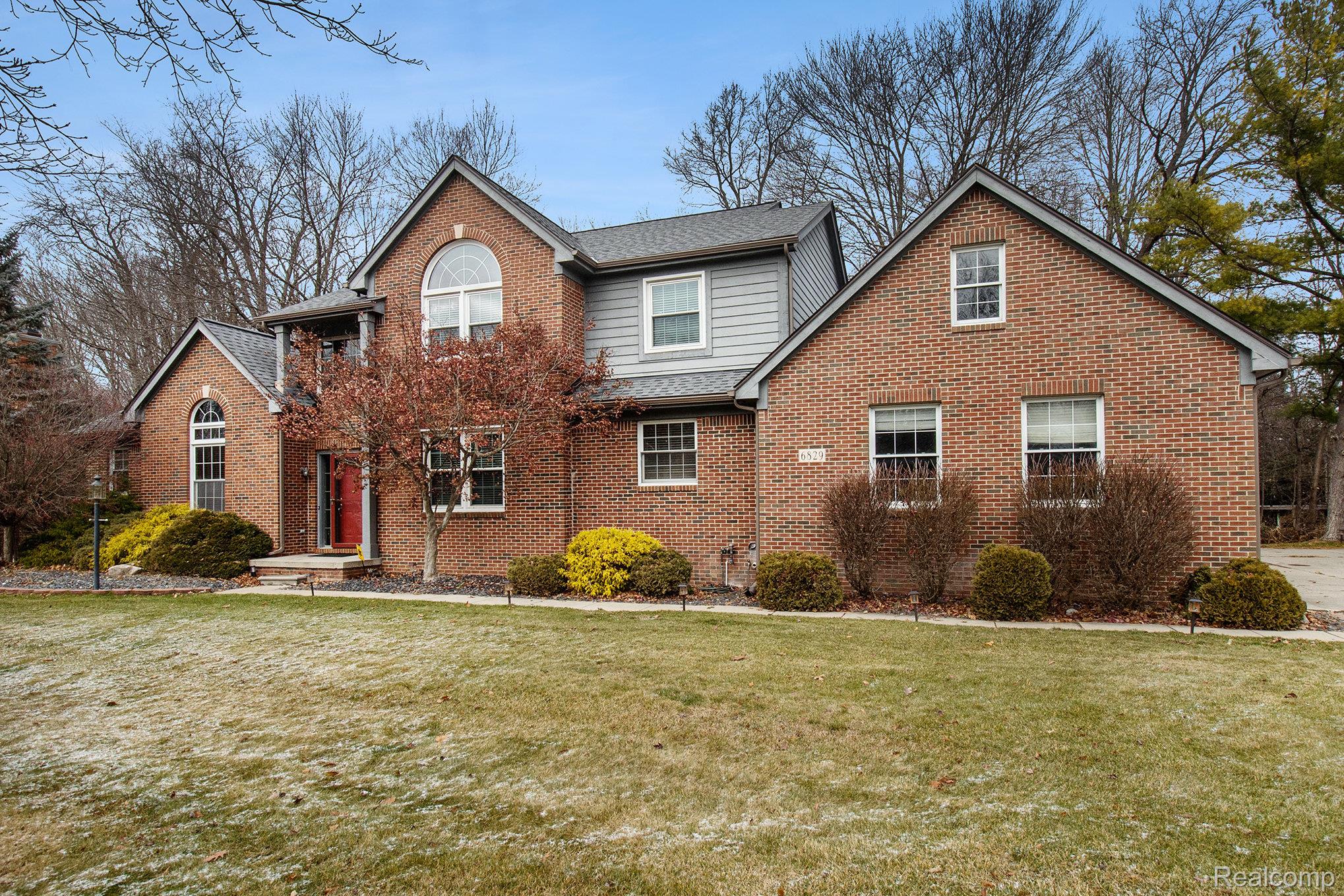 6829 Woodcrest Ridge