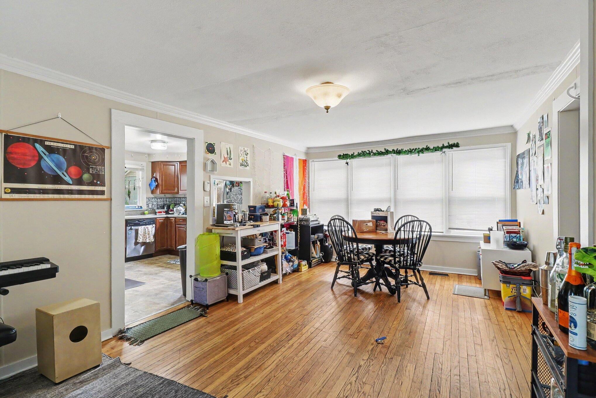 9 S Summit Street