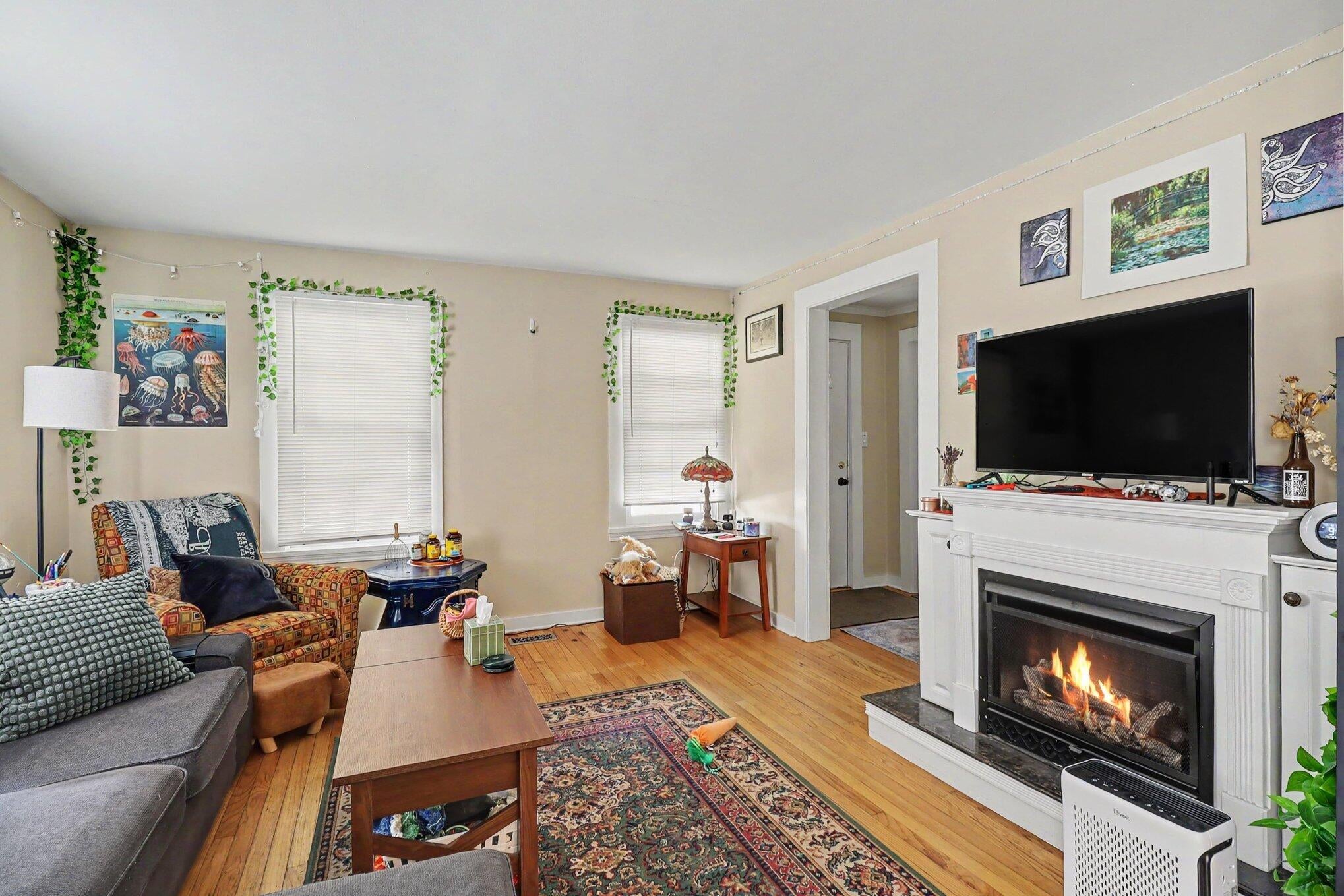 9 S Summit Street