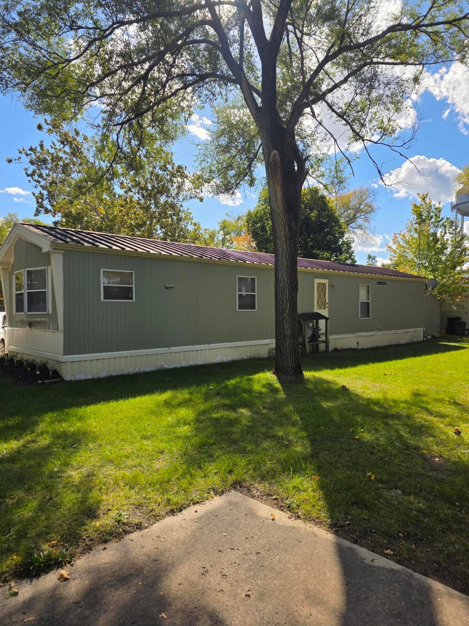 606 Bjornson Street c11