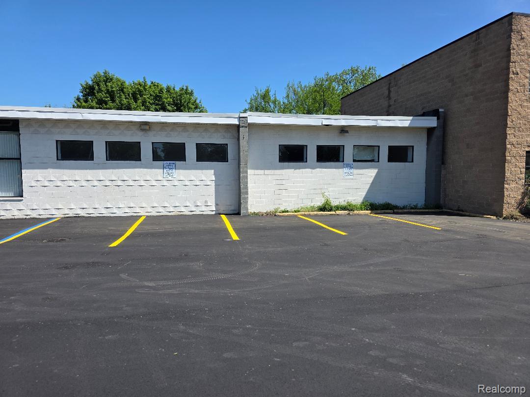 10350 W 9 Mile Road
