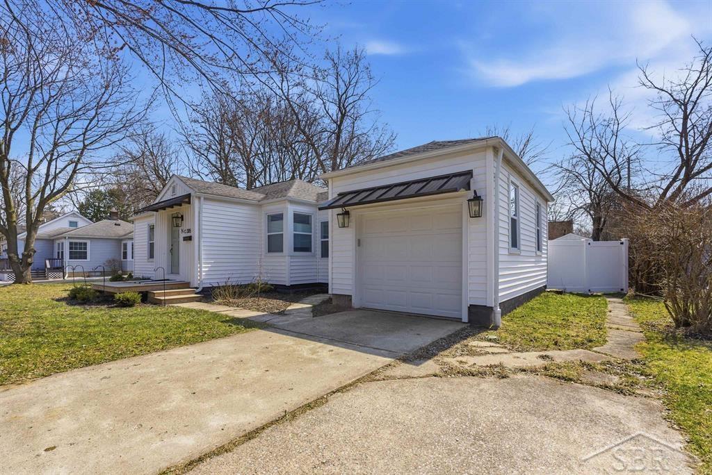 305 W Sugnet Road