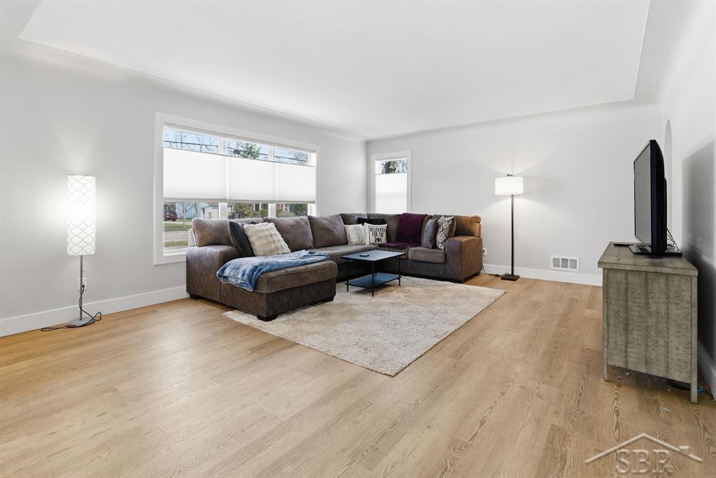 305 W Sugnet Road