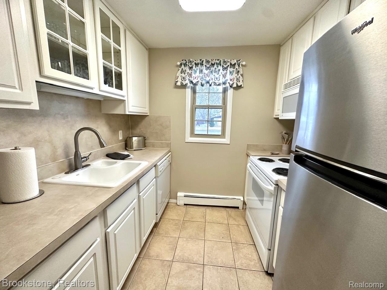 2332 W 14 Mile Road