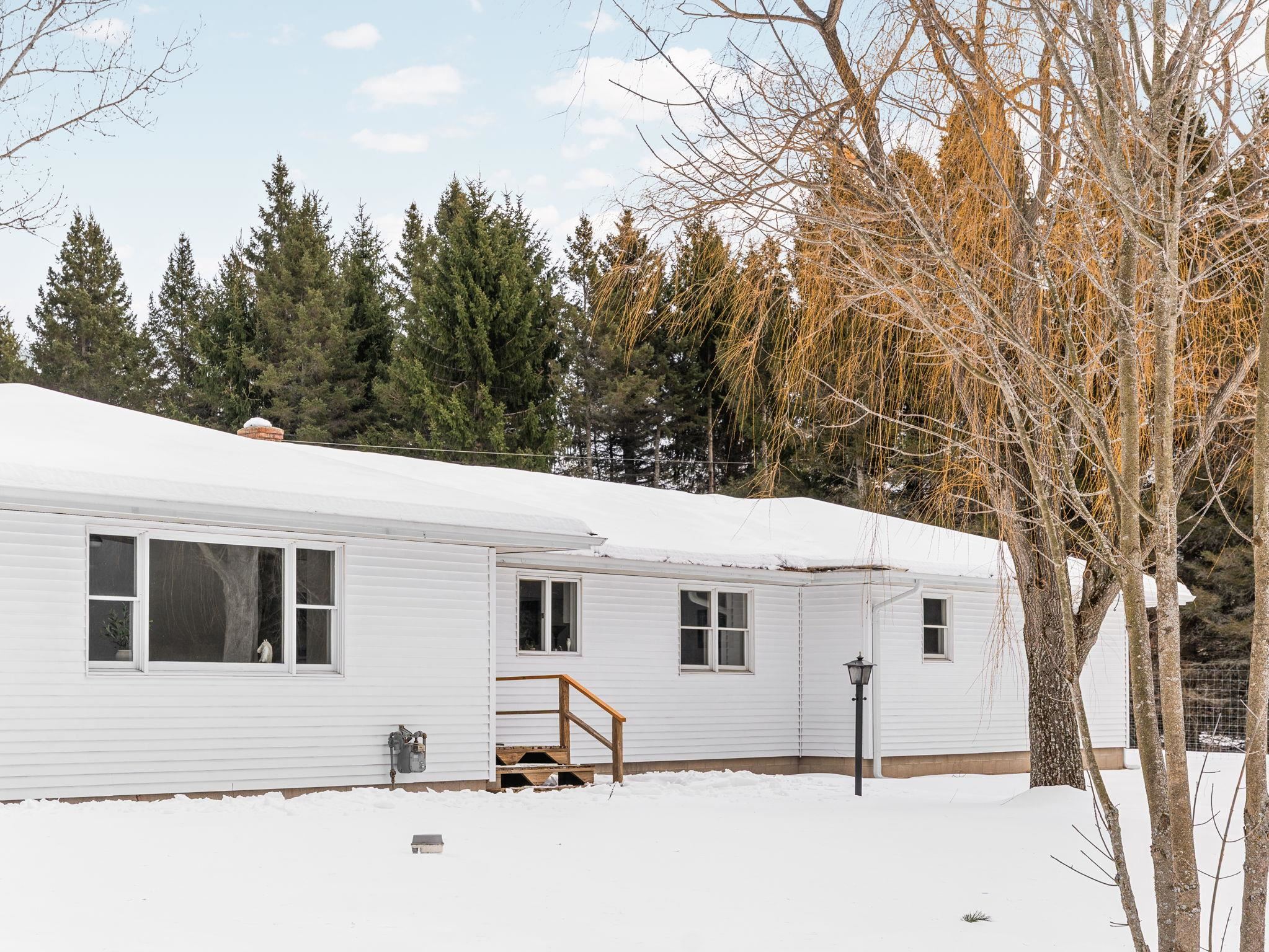 2075 S Lake Leelanau