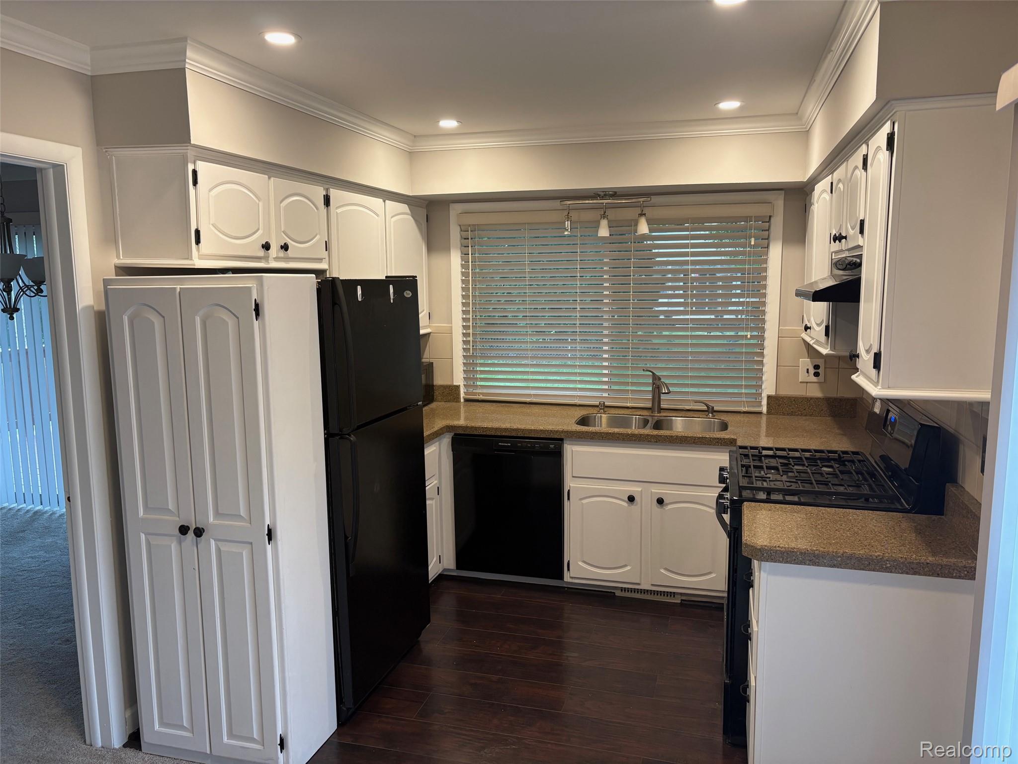 22621 Brookforest