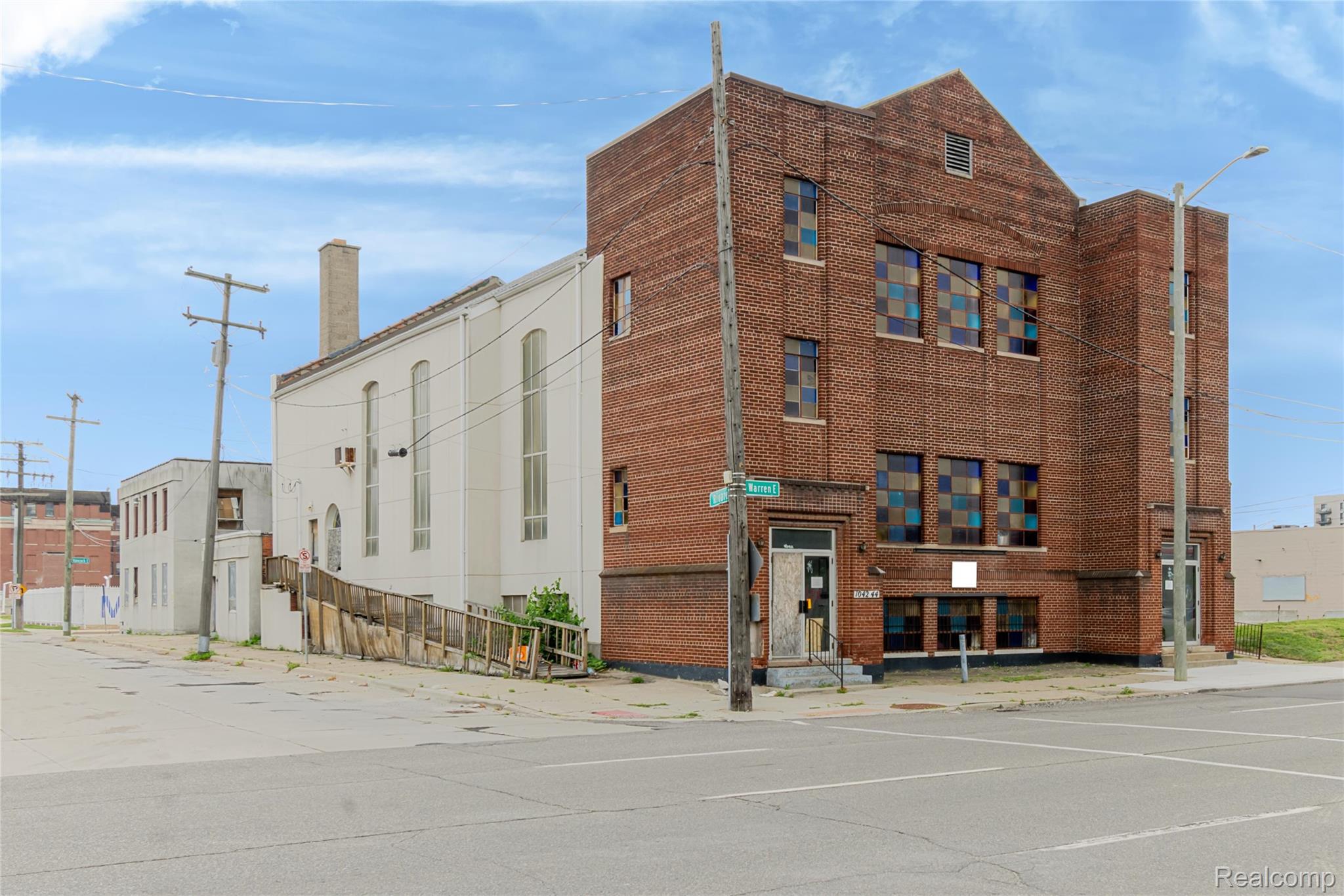 1042 E Warren Avenue