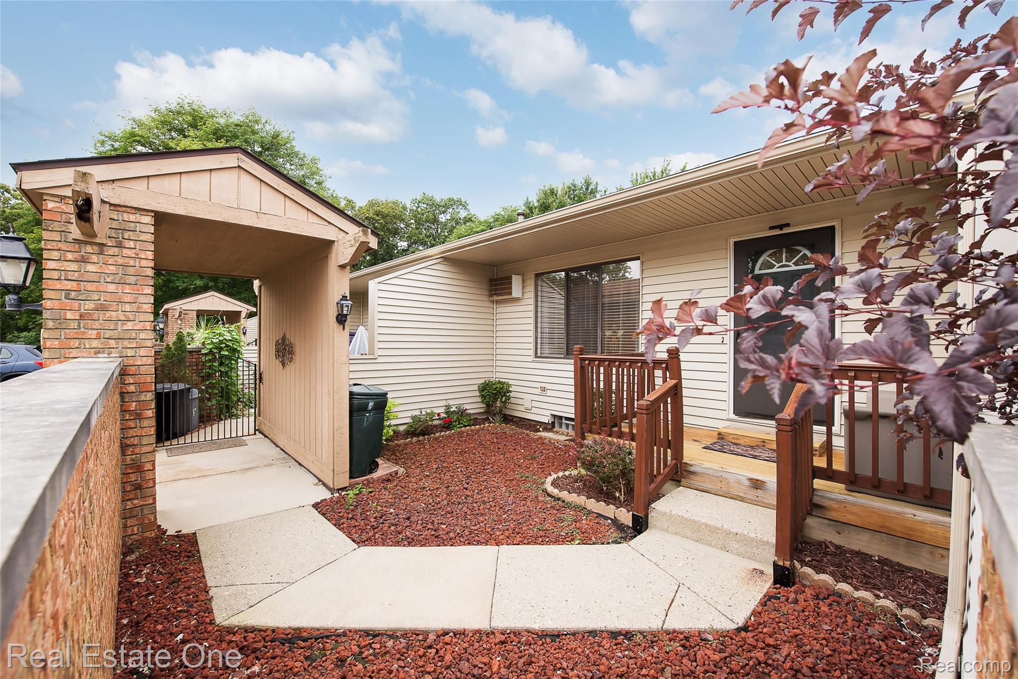 25107 Hamilton Court 4