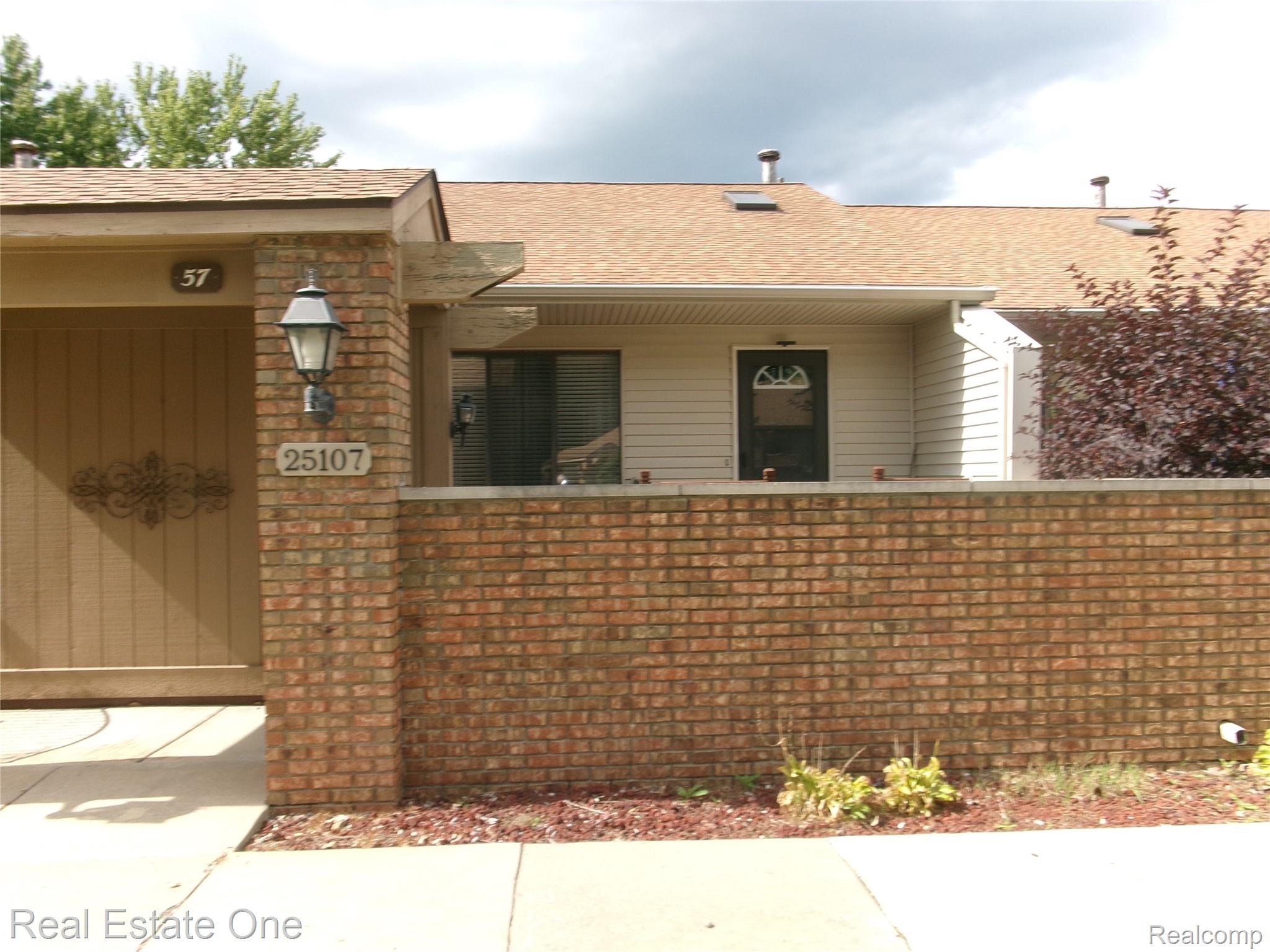 25107 Hamilton Court 4