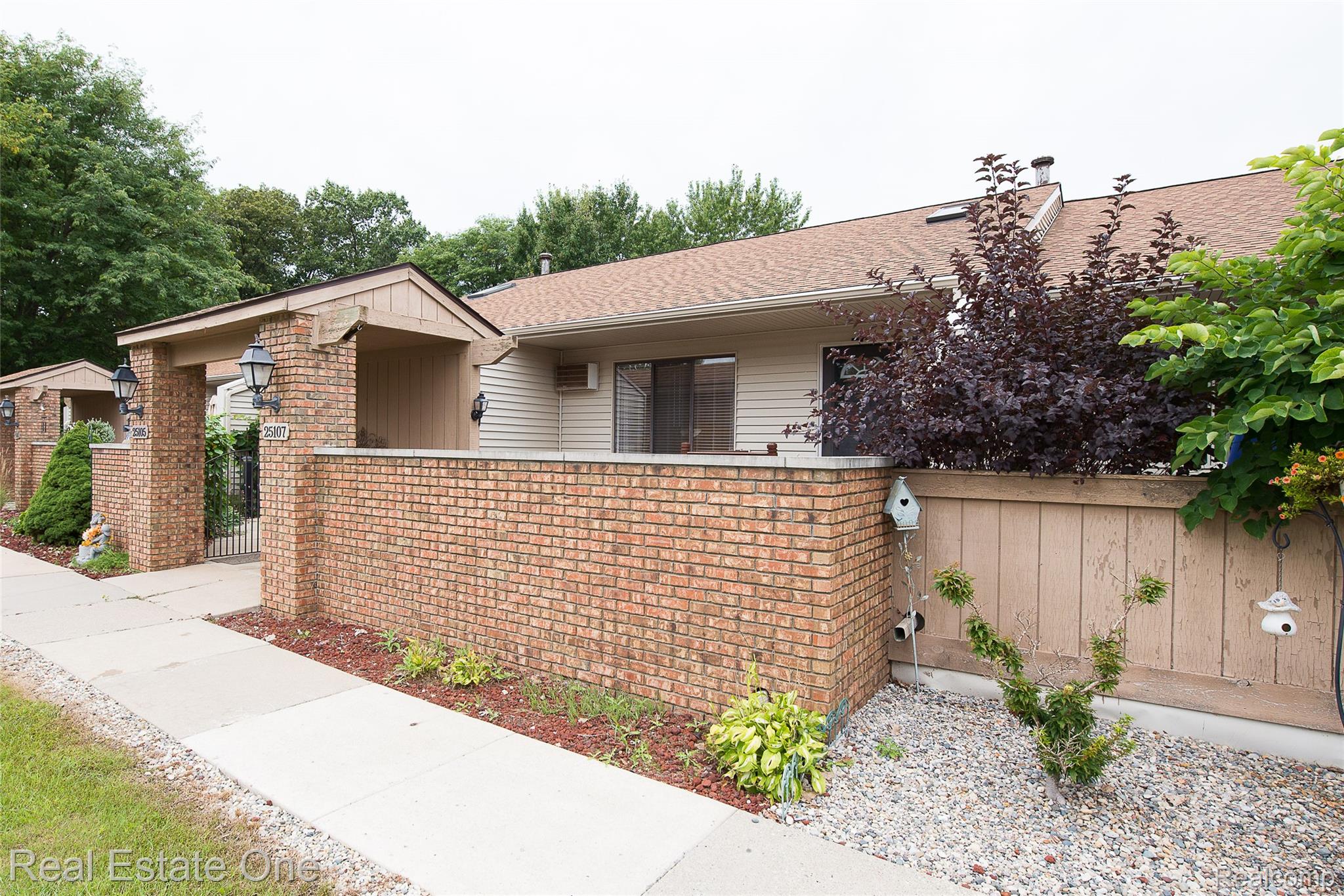 25107 Hamilton Court 4