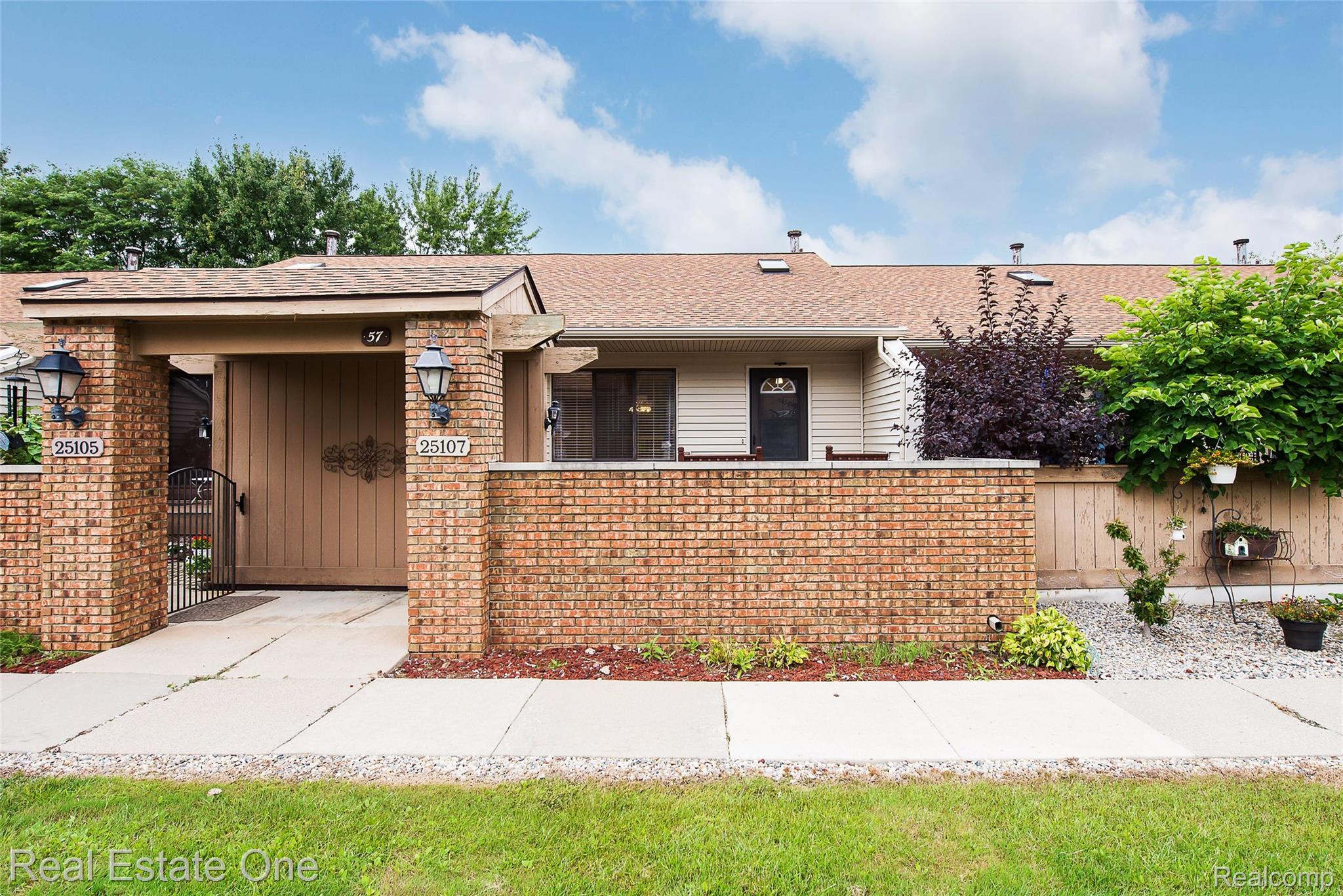 25107 Hamilton Court 4