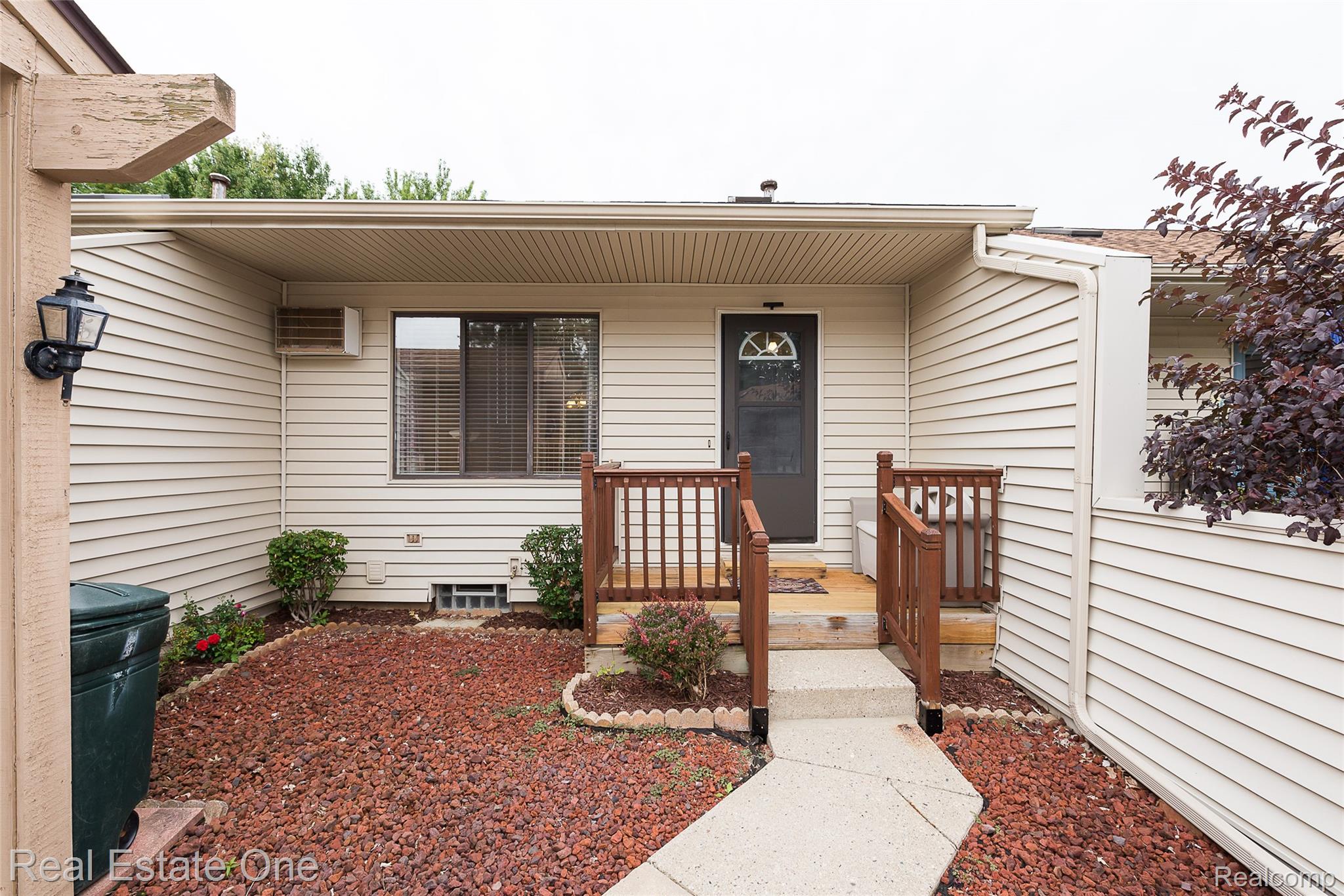25107 Hamilton Court 4