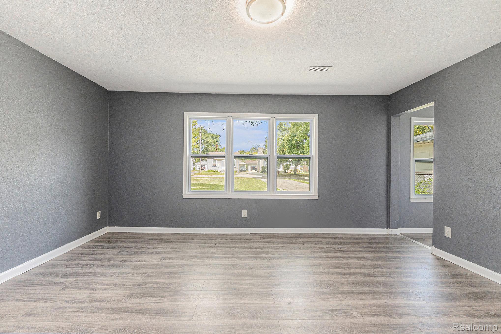 11472 Cadillac Avenue