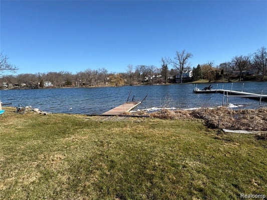 6912 COLONY DR, WEST BLOOMFIELD, MI 48323 - Image 292bc7a7a56af81ac8dccbaa8fab457e/2335104968