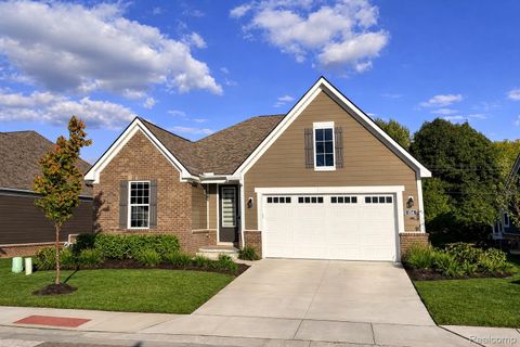 Photo of 154 Mulberry Lane, Rochester Hills City, MI 48309 (MLS # 20261015424)