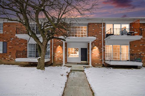 426 Fox Hills Drive N A5 Bloomfield Hills City MI 48304