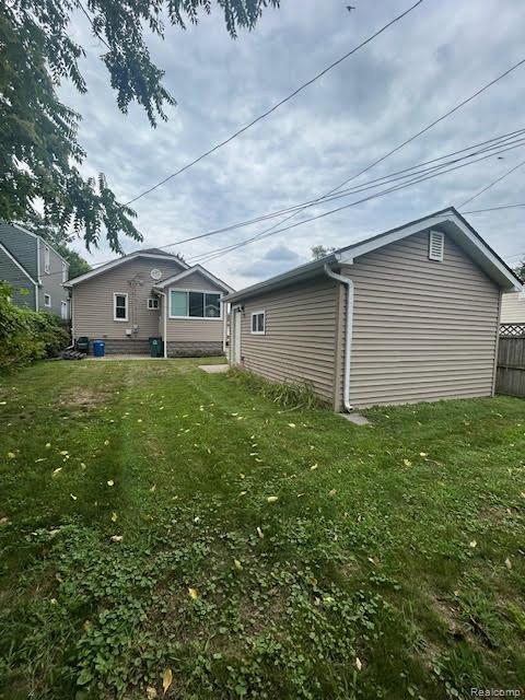 Ferndale City, Michigan 48220, United States, 2 Bedrooms Bedrooms, ,2 BathroomsBathrooms,Residential,Pending,202160